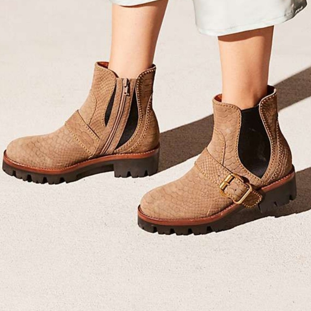 Free People/Jeffrey Campbell Chunky Heel boots size 7.5